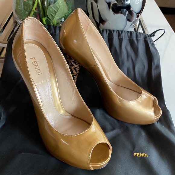 FENDI Spuntata Vernice Peep Toe Heel Pumps Size 36.5 - Picture 4 of 7